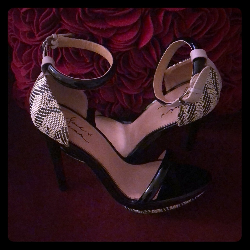 Badgley Mischka, Mark &James, Ritchie.